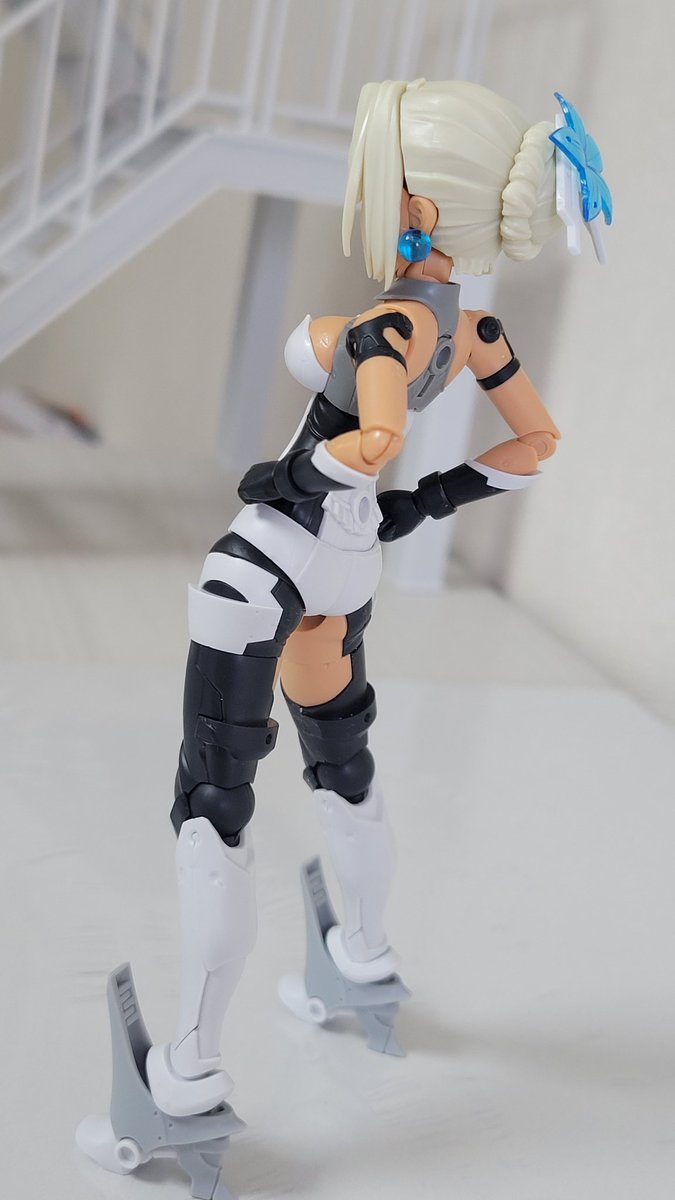 ヴァルキュリアコスチューム、パチ組み完成しました。 胴体はアルファ