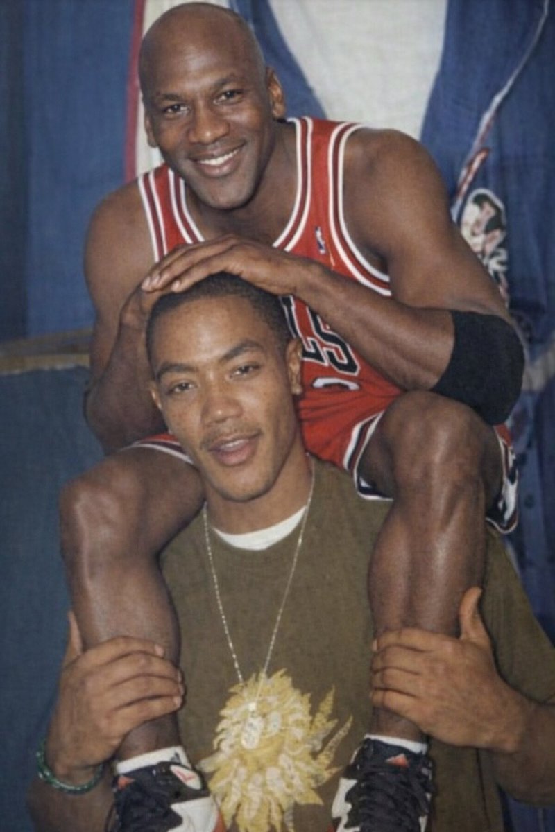 uBetterPlayDead's tweet photo. ChatGTP is wild 😂 D Rose is a Chicago 🐐 but I had to do it 😂

#ChicagoBulls #drose #NBA https://t.co/Dadx6iUzaO