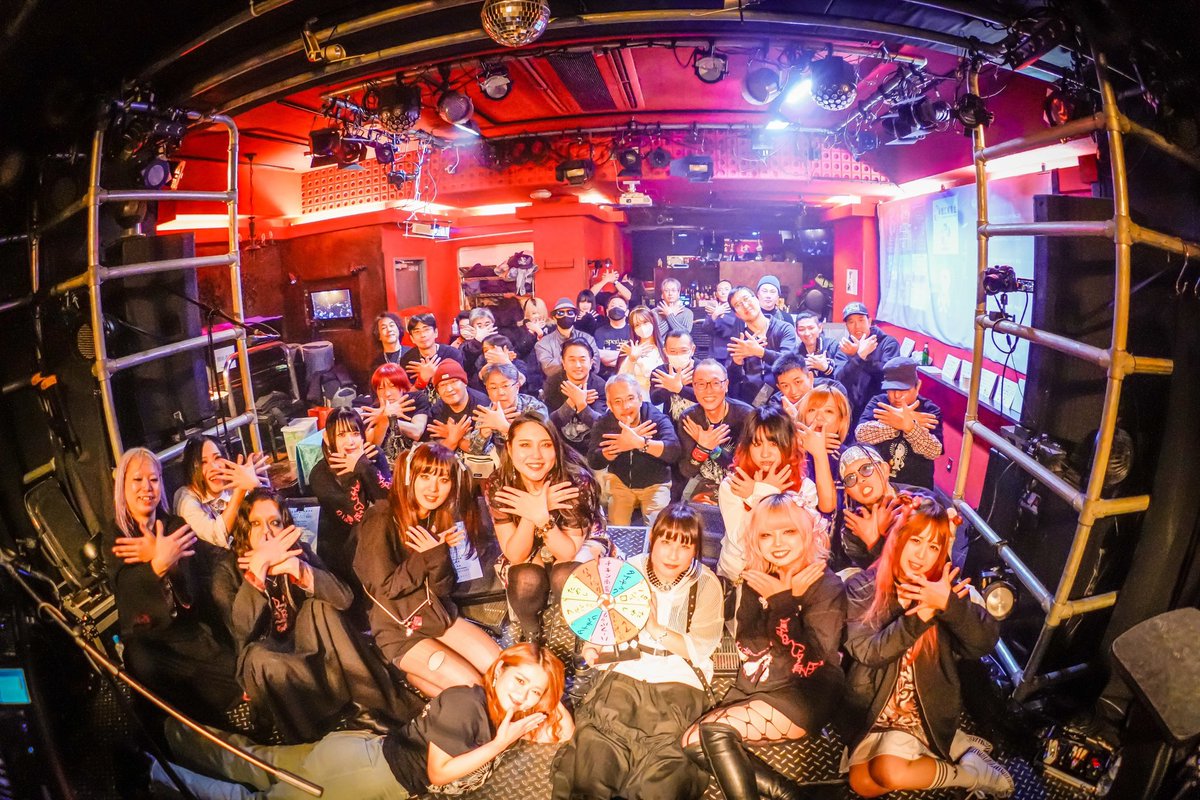 Sheglapes tweet media