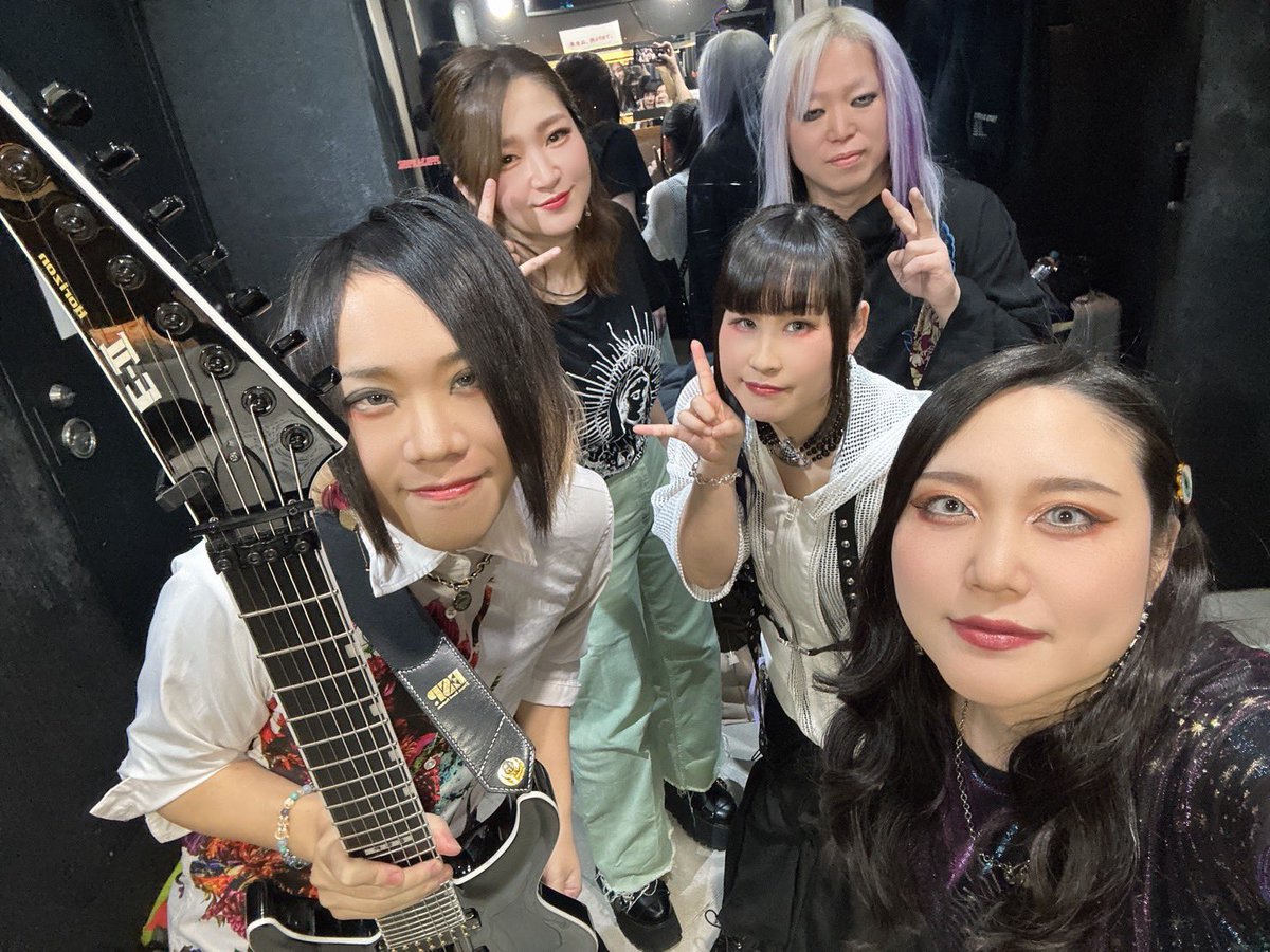 Sheglapes tweet media