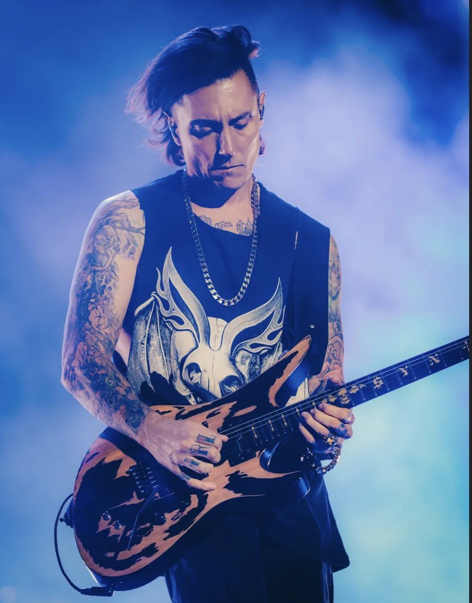 ITS EVERYWHERE 

@/rockalavena.cl