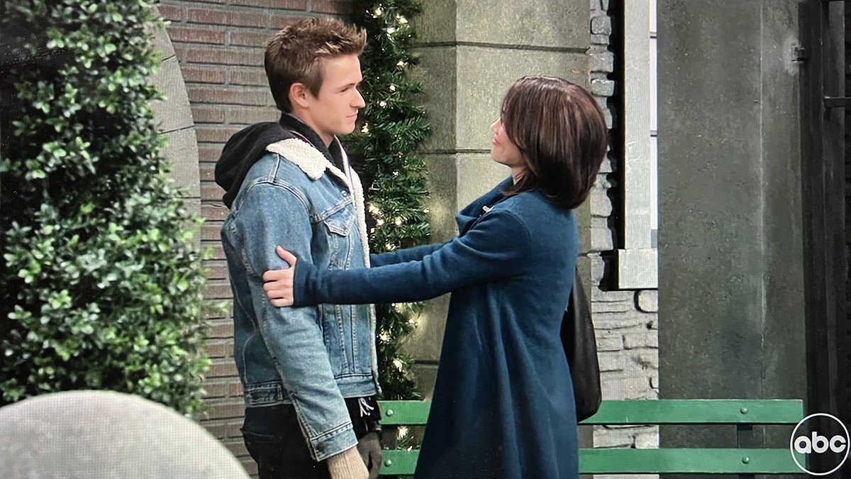 JKBahr82's tweet photo. Elizabeth Webber #GH #LetLizLead #LizFF #Liason #BringBackJake #BringBackCam #Cakedan https://t.co/gga98sG0Lw