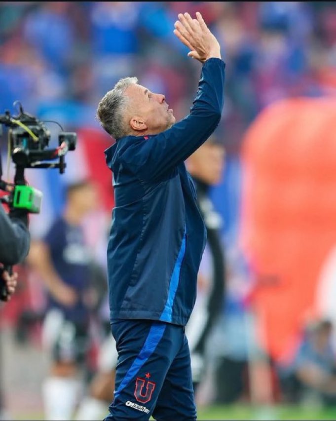 Rasca, no pensé que iba a extrañarte. 

#VamosLaU