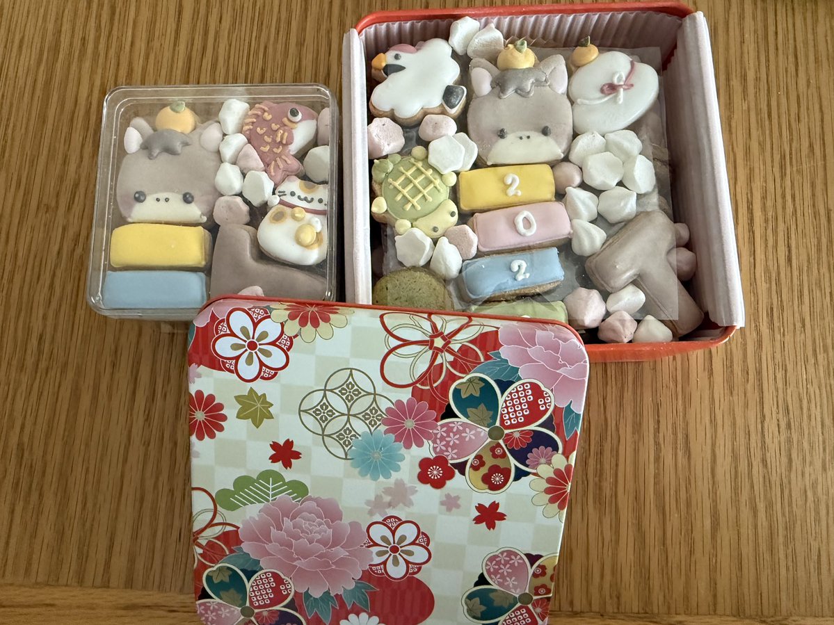 今回も先着頑張った☺️
かわいいかわいいかわいい
缶もそのまま小物入れに使う🎶
プチギフトの方の透明はちびぬいを埃から守りながら飾るのに使えそう😆