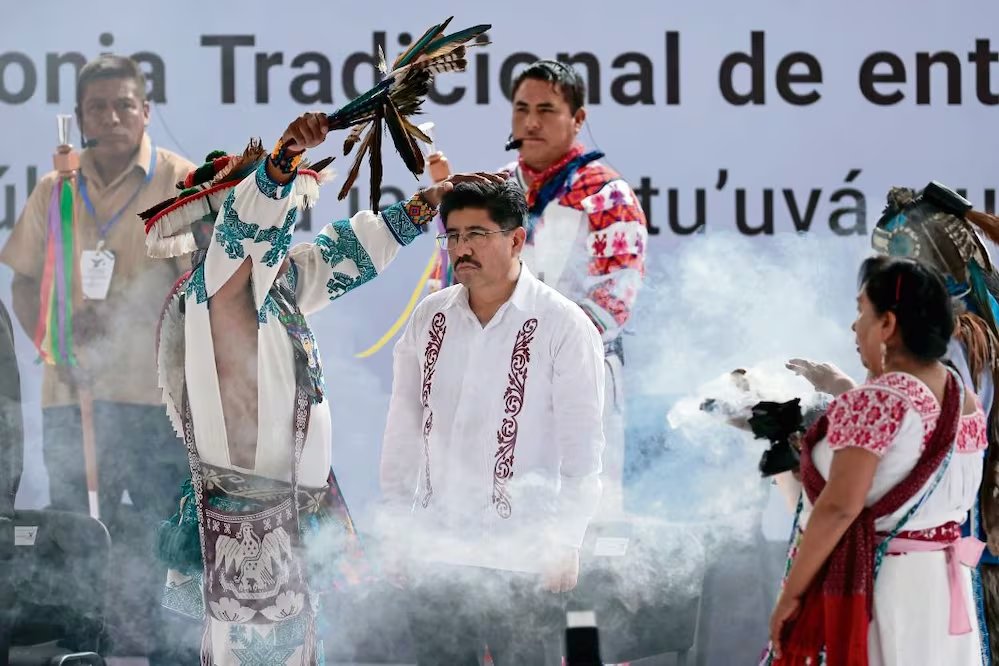 Juan_OrtizMX's tweet image. 🗳️📌 LA CORTE GASTÓ 1.2 MILLONES DE PESOS PARA EL RITUAL DE QUETZALCÓATL

La Corte 🪗 destinó 1.2 millones de pesos a un ritual dedicado a Quetzalcóatl.

Así lo reveló @El_Universal_Mx.

Fue parte de los eventos para anunciar el nacimiento del "nuevo Poder Judicial". 

El dinero…