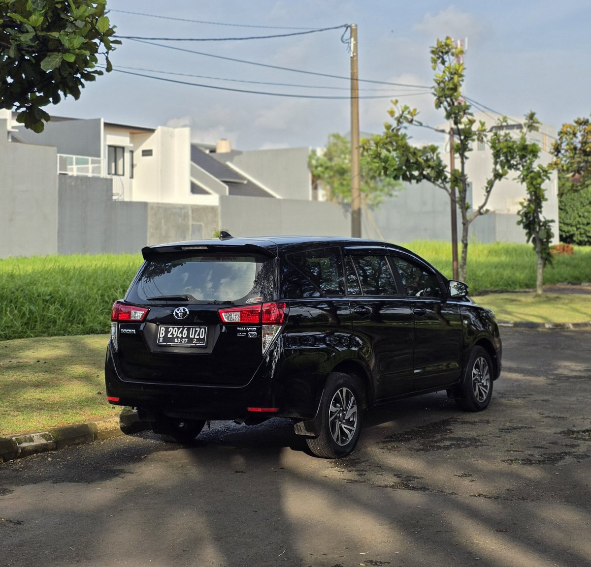 mobilstandar's tweet photo. Cocok dibawa mudik karena tipe ini simbol kemapanan. Nyaman pula.

Tipe V, sudah ga keluar lagi kawan. Langsung aja sat set:
- Innova Reborn 2.0 V Matic Bensin
- 94.000 KM full record Auto2000
- Buku servis, kunci serep lengkap
- BPKB, STNK, Faktur, SPH ready

WA: 0878-5-1111-222 https://t.co/Dn9OV26OiU