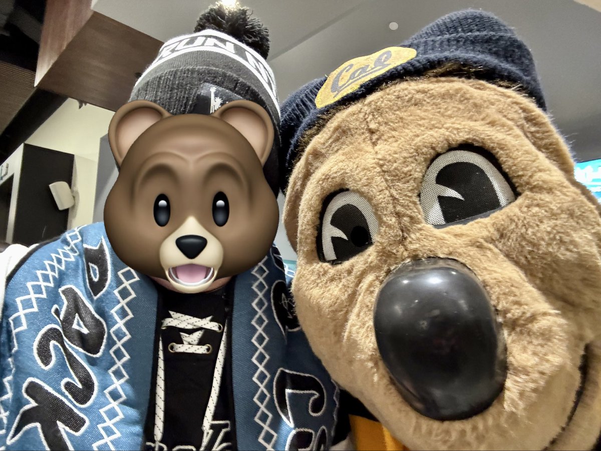 Leibochips's tweet photo. Ran into a friend at the @sjbarracuda game - many mascots here for @FrenzyAHL’s birthday. #GoCuda and #GoBears!! https://t.co/L8qSFY7vkr