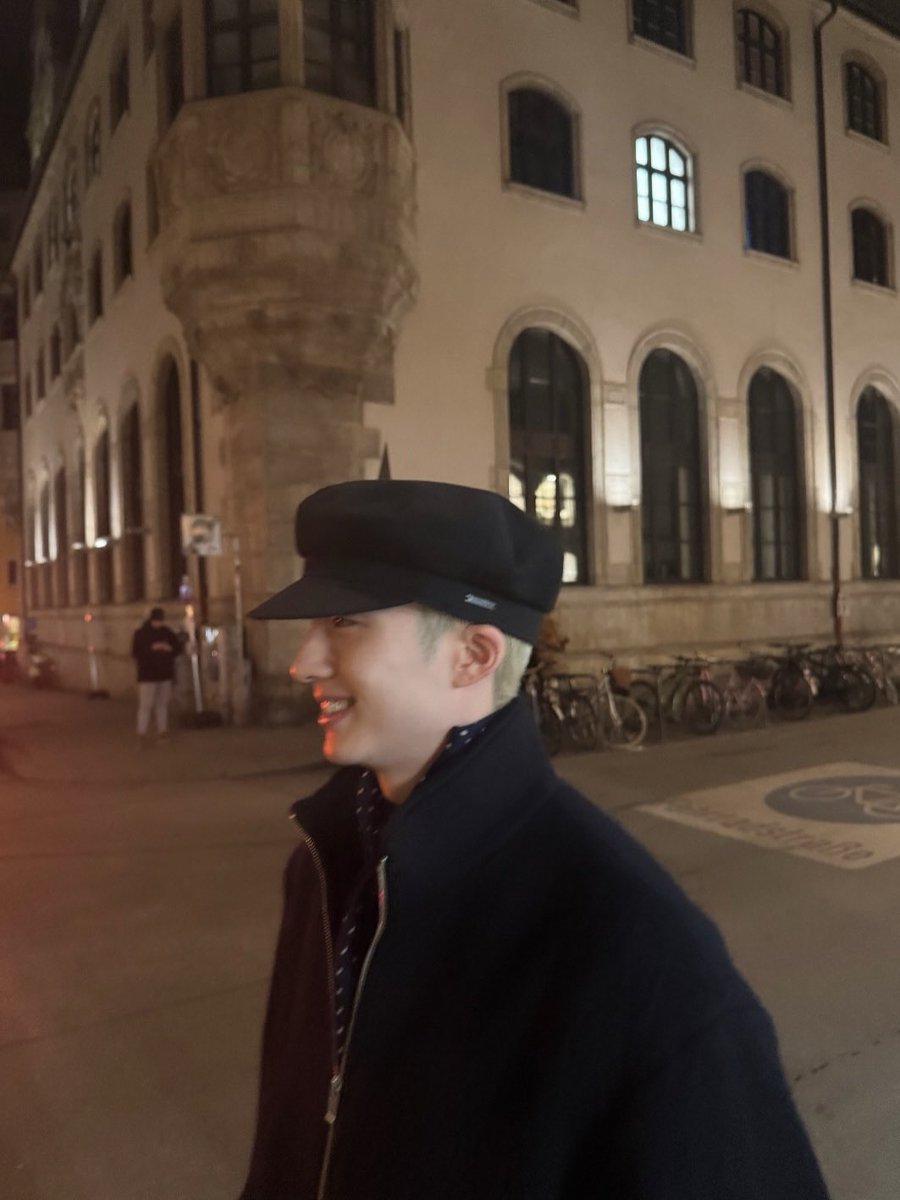 theocupidz_'s tweet image. foto que o intak      foto que o jiung
tirou                            tirou

eu tô louca? mas EU to louca? eu não tô louca