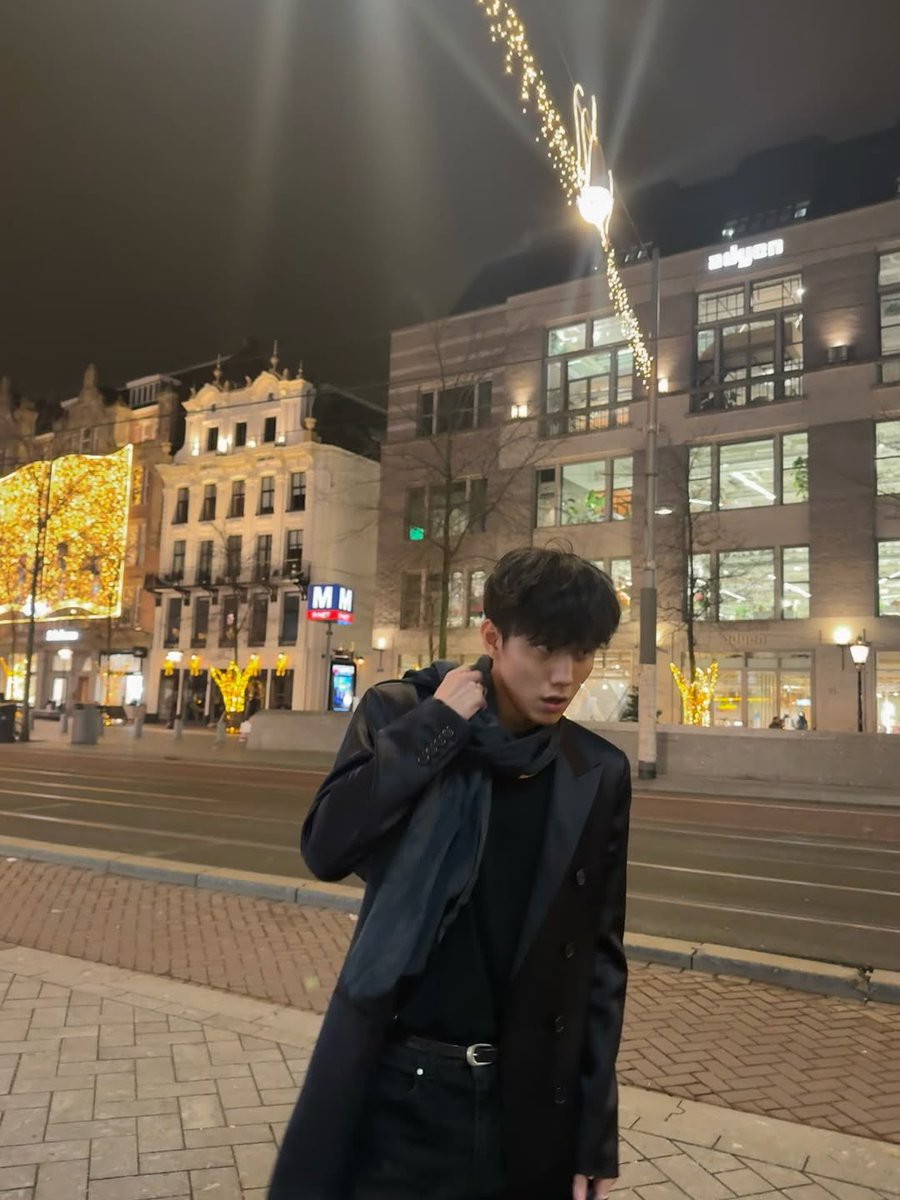 theocupidz_'s tweet image. foto que o intak      foto que o jiung
tirou                            tirou

eu tô louca? mas EU to louca? eu não tô louca