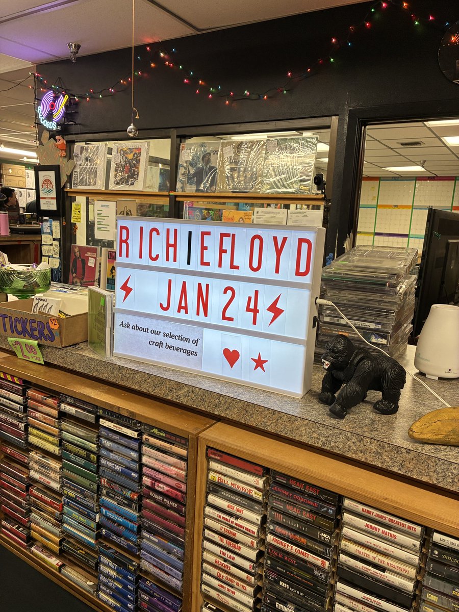 SheCarriesOn's tweet photo. Made it over to St Pete, FL to cover the launch of city councilman Richie Floyd’s reelection campaign for St Pete City Council. He was first elected to city council in 2021 as an open democratic socialist and DSA member @cl_tampabay https://t.co/FCD2jQ6eJa