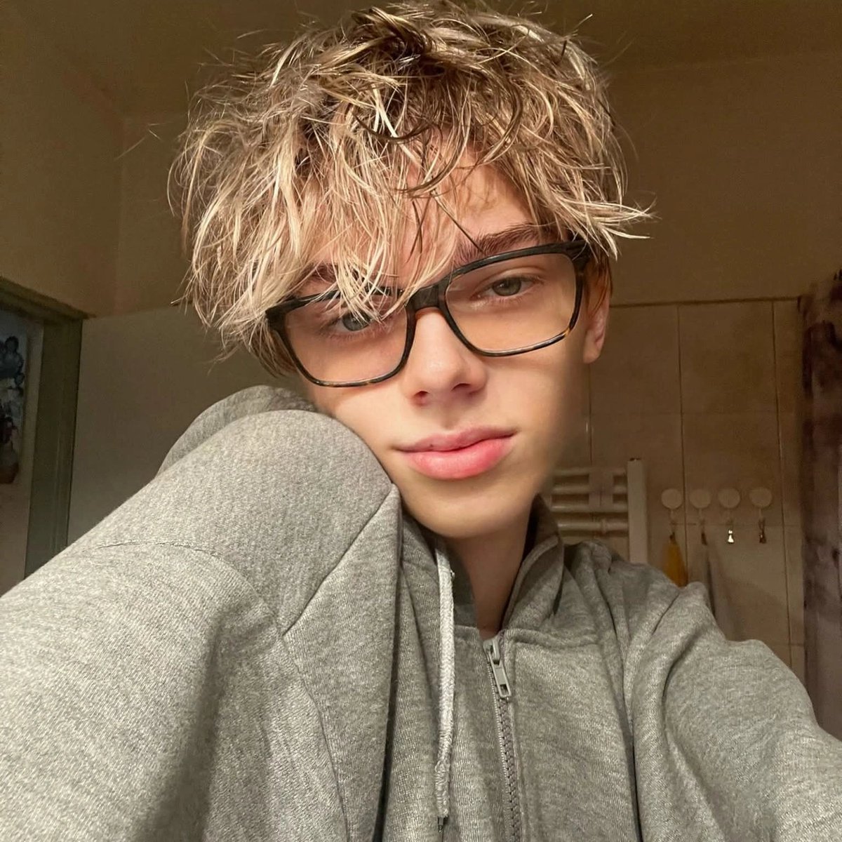 Simonly_19's tweet photo. @flumerfeltjake I'm Adam, from Slovakia and I am 20 yrs https://t.co/xkPctkAVui