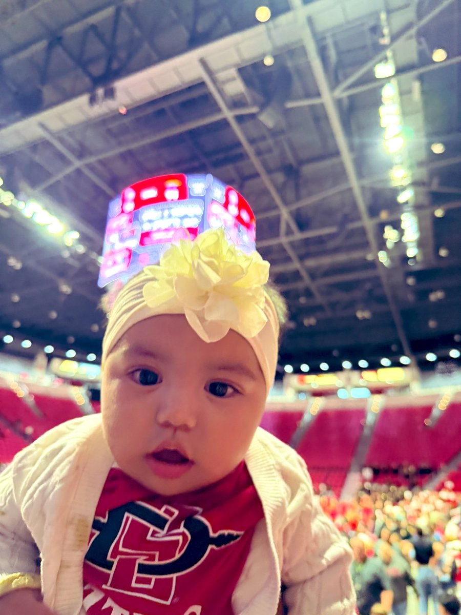 jesusj93's tweet photo. Aztecs win! Court-side magic with Naomi Panganiban, high five &amp; a pic! Signed our #24 thank you! 🙏🏼 @na0mipanganiban GoAztecs! 🏀🏹 https://t.co/DJ6DOjcFjs