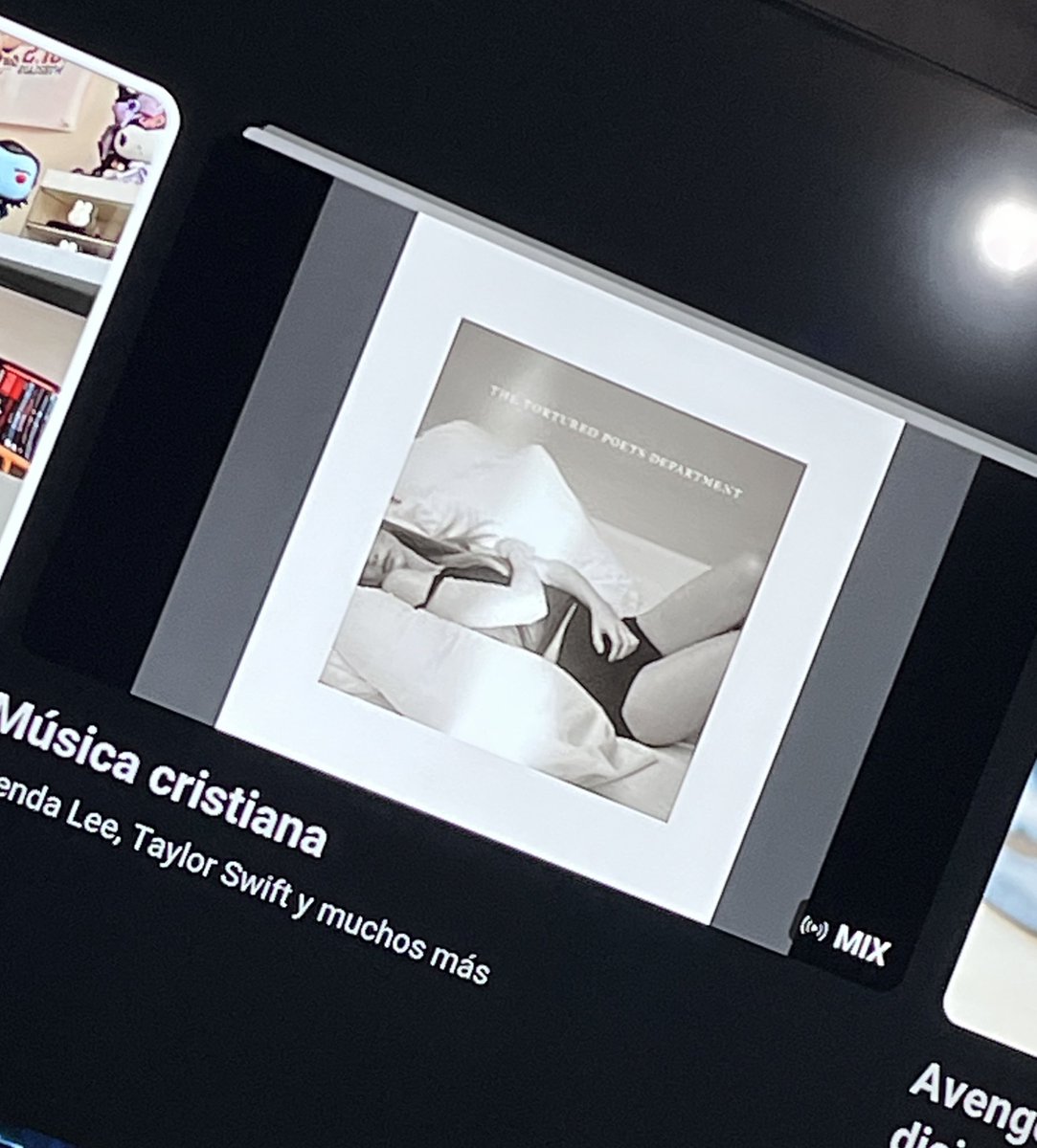 Axosw_'s tweet image. “Música cristiana” y ponía a TTPD  JAJAJAJA 🚬