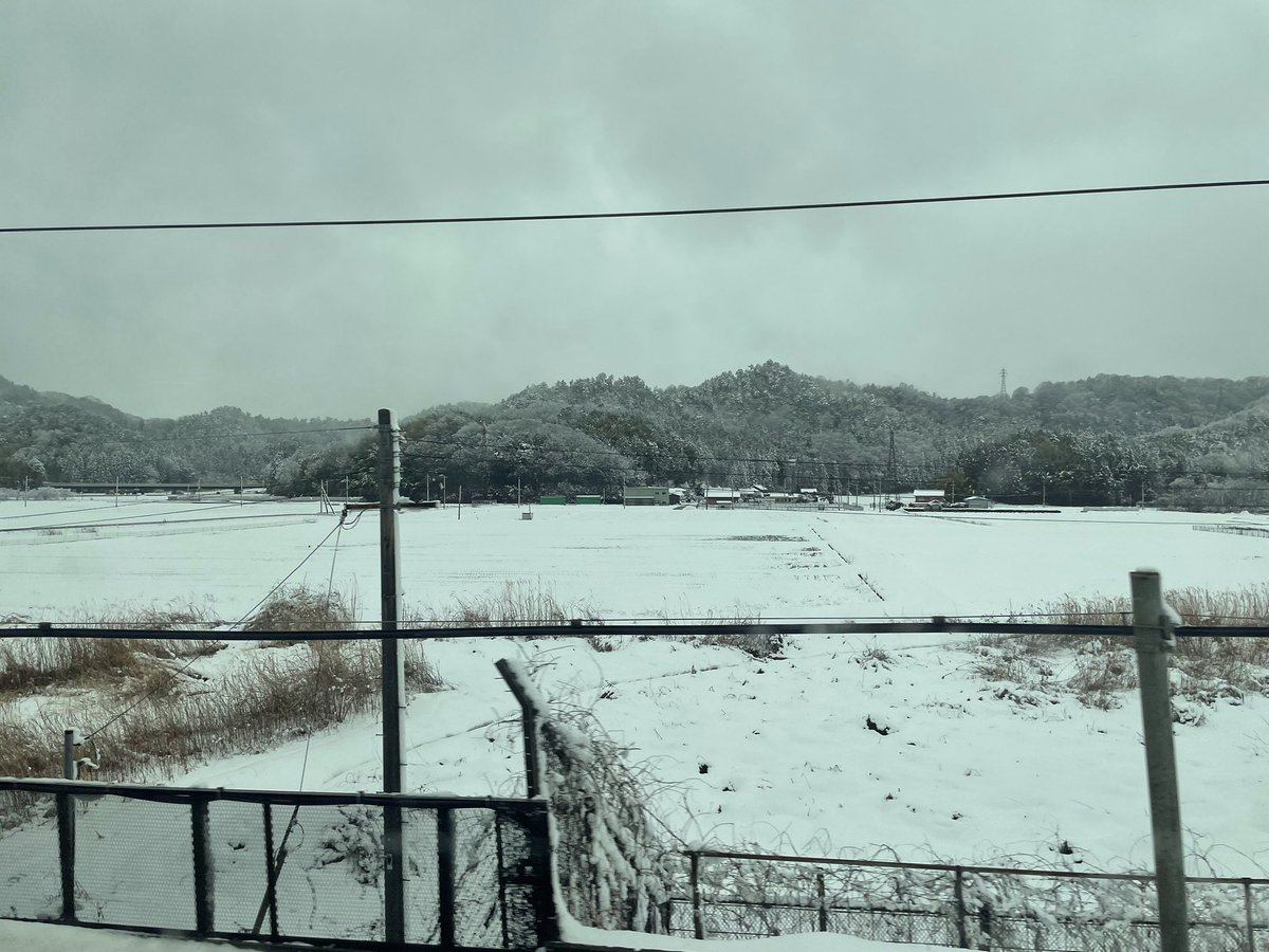 a_Sh0129's tweet photo. 雪で無事着けるか不安だったけど、それよりも朝一から風に連れ去られた切符事件簿で地元で大騒ぎだった件🙃wそんな事ある？wwwでも無事大阪着いたよーんっ♡wキンプリちゃん行って来ます！！ https://t.co/N2eUv9XU1D