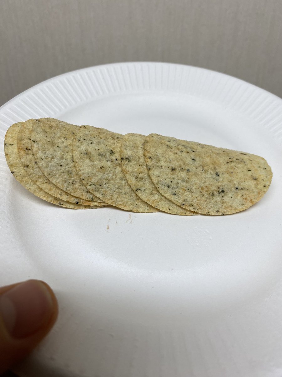 icemantorao's tweet photo. #ChipStar
これを食べました
Chip Star のごま油と海苔です
パリッとしたポテトフレークチップに
味の濃いめの海苔とごま油のテイストが染み込んでいて
味も食感も凄く良かったです
美味しかったので完食でした
オススメ出来る品でした https://t.co/fFzABkGRmL