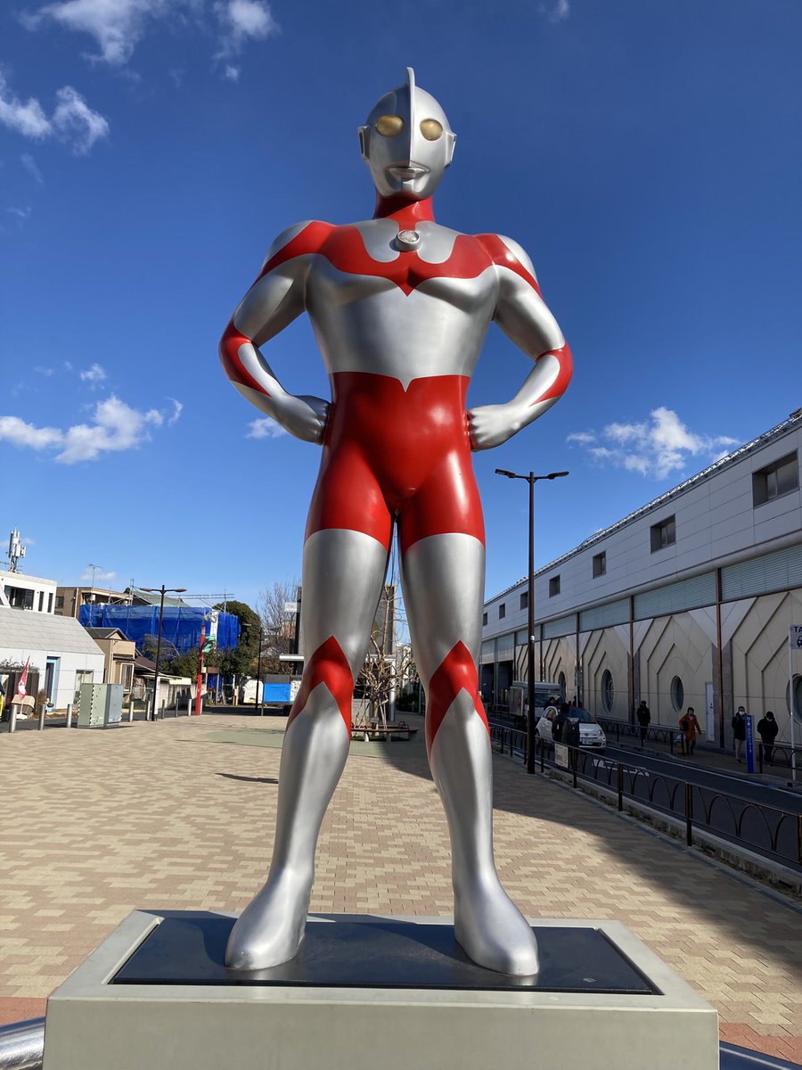 駅前にウルトラマン！