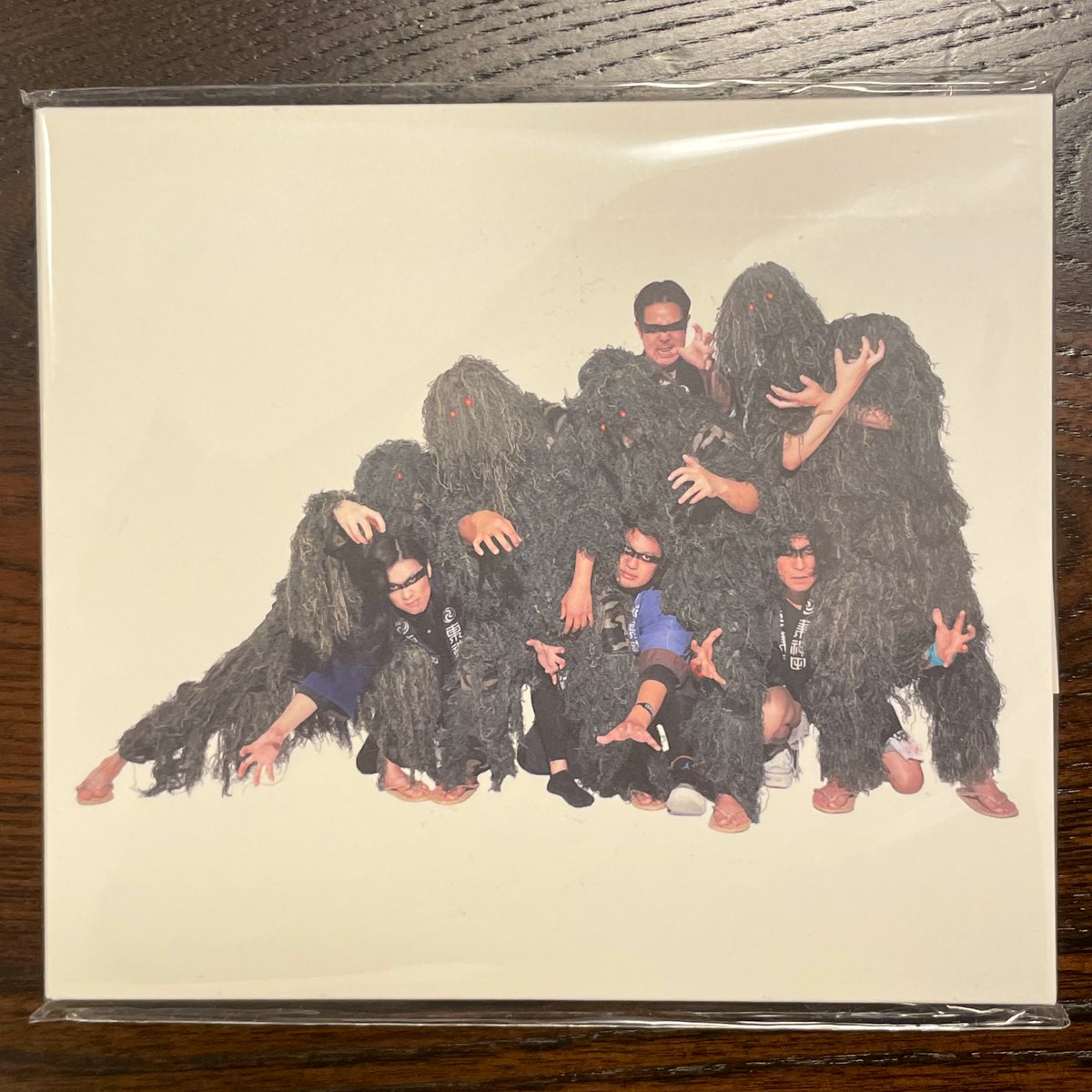sorentmit's tweet photo. Kandarivasと老人の仕事のスプリット「神田の老人」が素晴らしくカッコよかったですよ。和太鼓でグラインドでドゥームでサイケで要素モリモリだけど一つの作品としてめっちゃまとまっててあっという間に聴き終わる。爽快感が残ってとてもいい！ https://t.co/AMFErWXxce