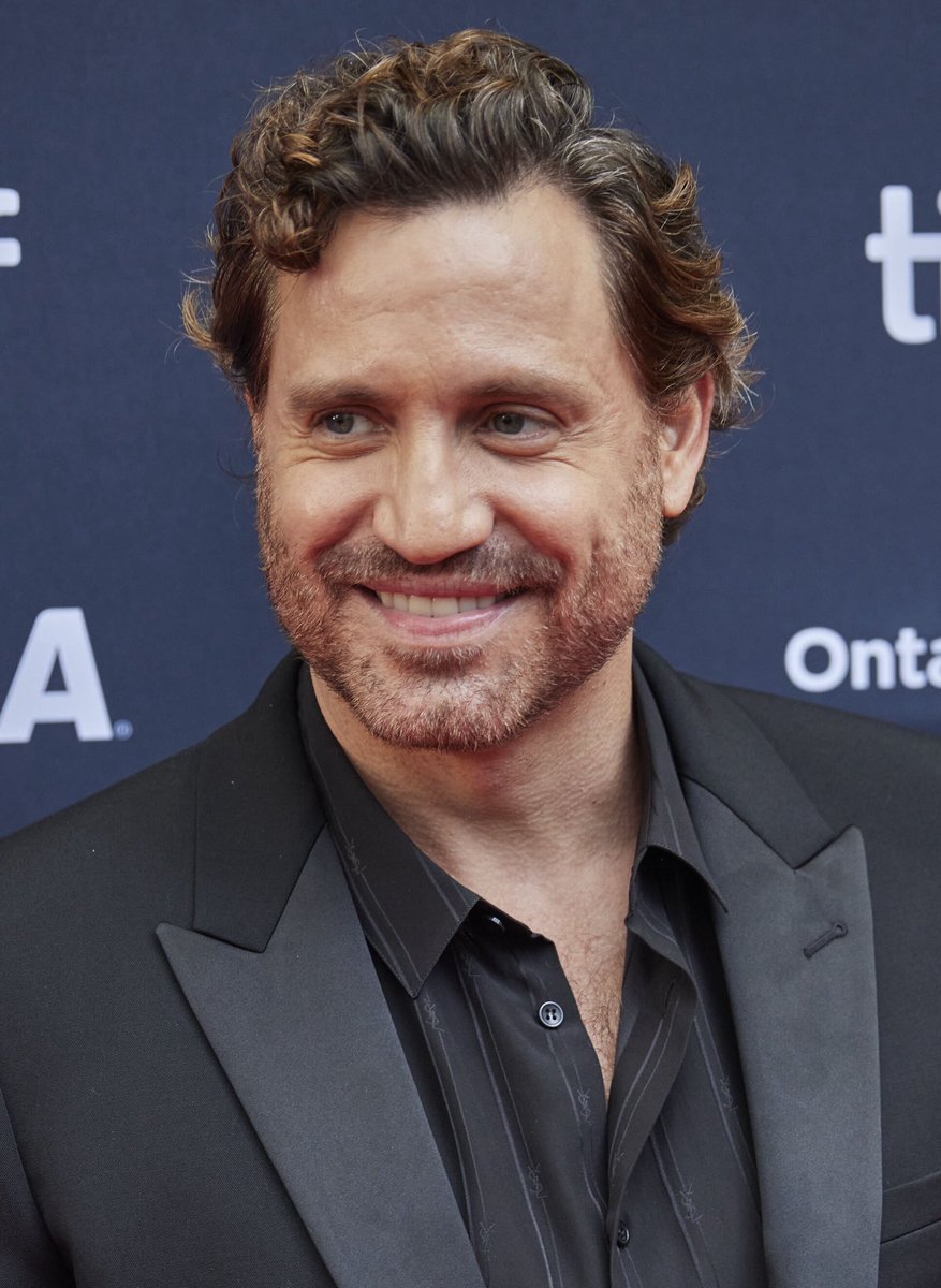 whitezuelans's tweet image. El que no conoce a Dios / a cualquier santo le reza