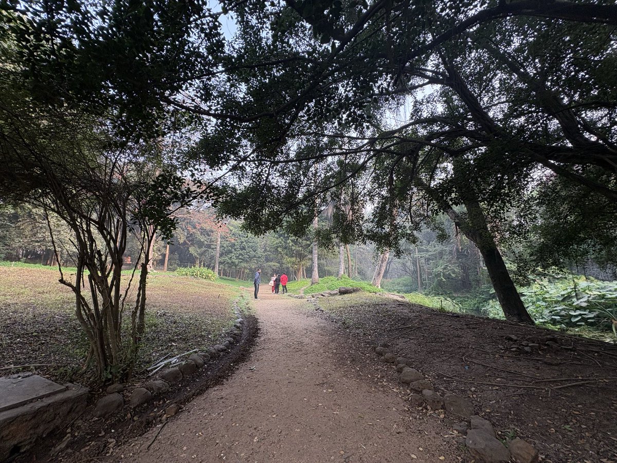 prajpanshikar's tweet photo. It is strange how ongoing #PuneRFD designed by #BimalPatel is so close to #OshoTeerthPark which is nothing but a beautiful version of #RFD except that it is along a natural stream that was once called a Nallah. Located in Koregaon Park, the place is a must visit if you are in Pune.

@PMOIndia had once urged Indians to think local but sadly the #PuneRFD is not local vision. Look at what Osho’s team achieved decades ago by carefully understanding the topography, water treatment, native biodiversity and what being by the side of a flowing water body should feel like. Little spaces to sit and reflect, be with nature. Today it is rich in bird life and tree diversity! 

This is what “development” should be!! Building spaces for now and the future where ple can be , get away from the noise and learn from the nature.

Sadly #BimalPatel’s vision of #PuneRFD forced on Punekars by the central and state govt and @PMCPune will end up being a glorified chowpatty, much like what happened to Vriddheshwar ghat in past decade. 🤷🏻‍♀️ I have to add that he and @CMOMaharashtra were given an alternative local vision by @PuneRivers but that vision will be more cost effective and less money-making for contrcators. 

Anyway, see what rfd could look like by example of #OshoTeerthPark in these pics 
For more abt the history of its making see - https://t.co/jTQxxnffMK