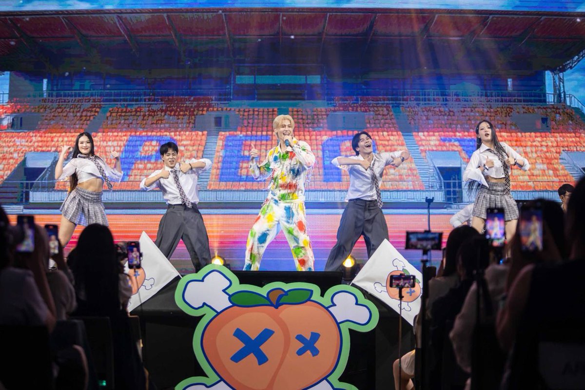 CM2Connect's tweet image. “พีท วสุธร” จัดงานฉลองครบรอบ 29 ขวบ ธีมรุ่นพี่สุดอบอุ่นกับงาน PROJECT : PEATCHY DAY

#PEATCHYDAY
#Peatwasu #CaptainPeat #BabyFeat

จัดงานฉลองวันเกิดกับแฟนคลับมาทุกปี มีทั้งธีมทำบุญ ธีมเก๋ๆแบบงานวัด โดยปีนี้นักแสดงหนุ่มหล่อ “พีท วสุธร ชัยจินดา” เลือกจัดงานฉลองวันเกิดใน Theme…