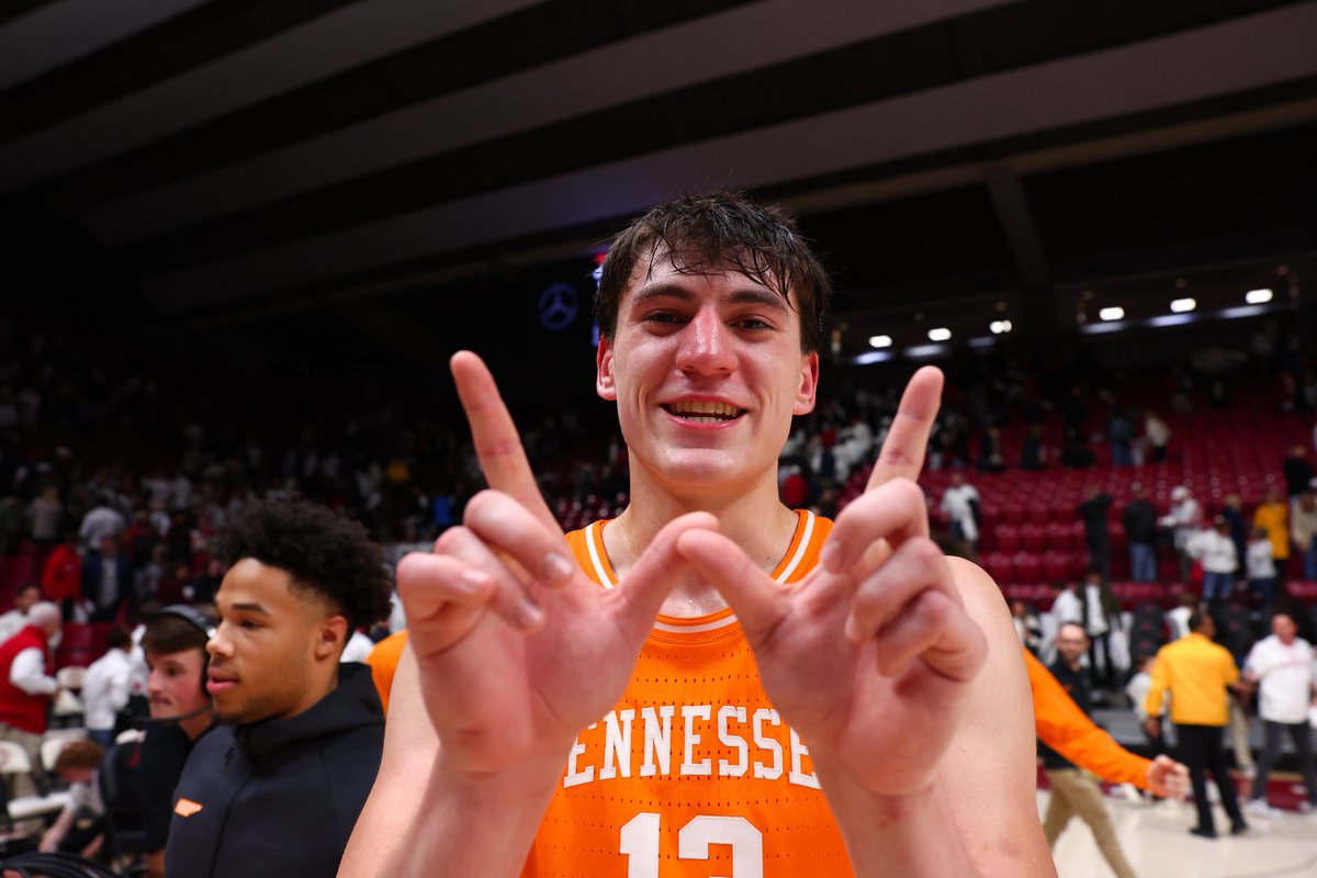 Vol_Hoops's tweet photo. the winning team https://t.co/tqN3FblVDC