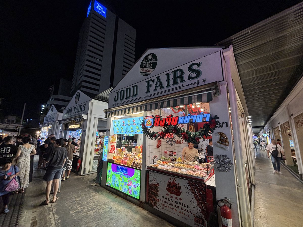 jam5789_'s tweet photo. あぁ、短い３泊だったわぁ
お盆の10日間に慣れてきてるなぁ
ずっとバタバタしてた
バンコクに関しては行く理由が無くなった気がして悲しくなった
頭ぶっ飛んでるバンコクが良かった
時代なんだねぇ
夏はベトナムやなぁ https://t.co/RhZBIkhha7