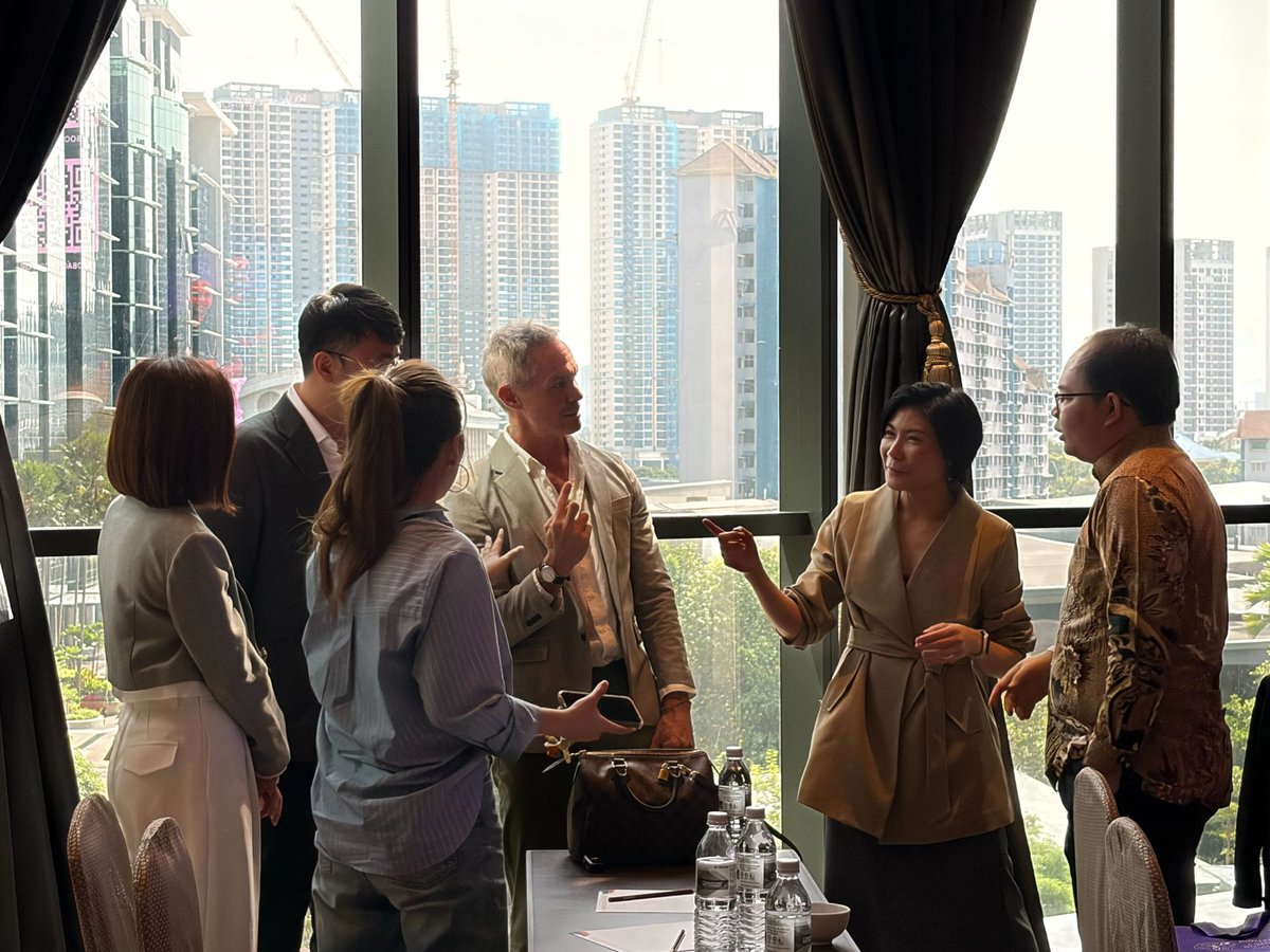 Conversations that move health forward.
Dr. Leonard Andreas Wiyadharma sharing insights on AI-powered biohacking.

👉 a1c.io