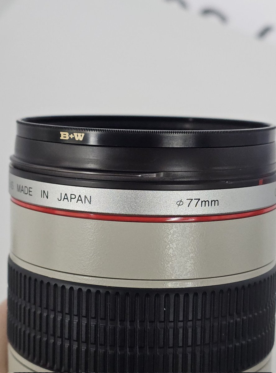 RT💜)
캐논 카메라 EF 70-200mm f2.8L USM 엄마백통 렌즈

구매하실 연뮤덕...? 🥹
번장에서 구매하고 한 두 번 사용했고 렌즈가 오래 된 렌즈이다보니 외관상 사용흔적은 있으나 상태 좋아요☺️

엄마백통 본품 (렌즈캡) + 삼각대링 + 후드 + 필요하시면 써드파티 EF-RF변환 어댑터 드려요
💜50만💜