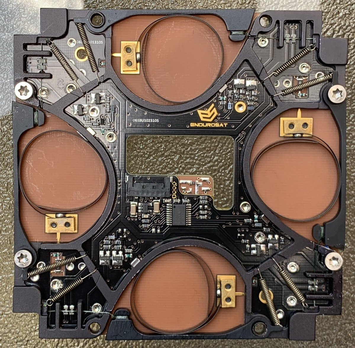 ibelings's tweet photo. A cubesat cross-dipole https://t.co/YOLxPa1kYw