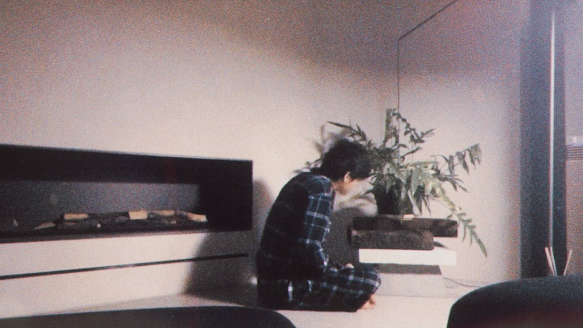 tete taking care of his plant ♡🪴