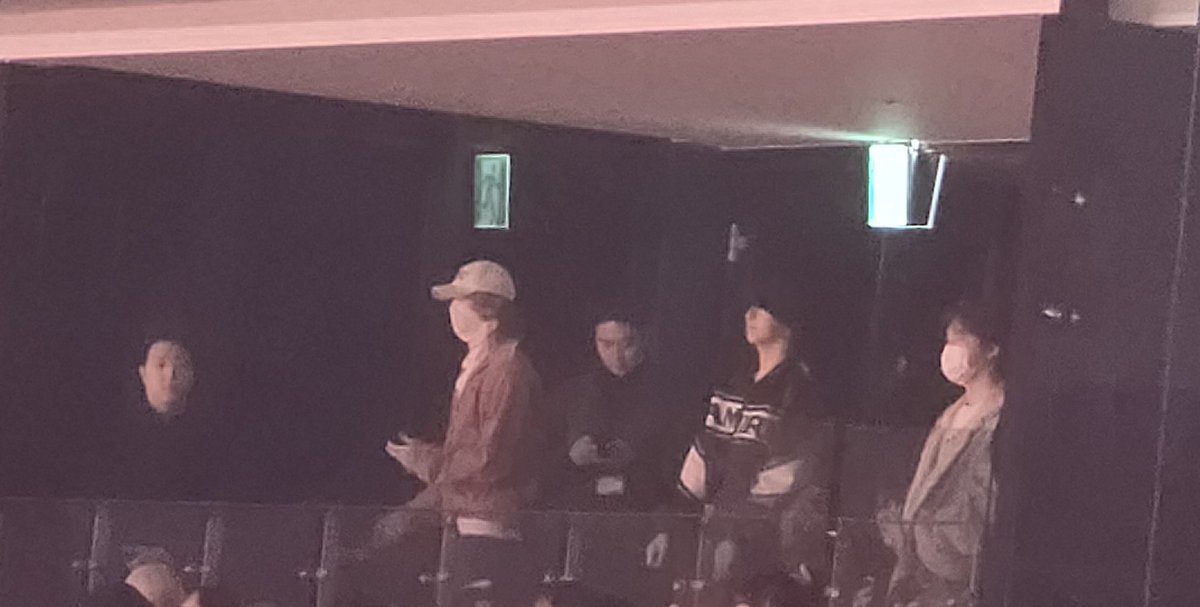 jeonghannisms's tweet image. mingyu just gathering up all his boyfriends for the last day