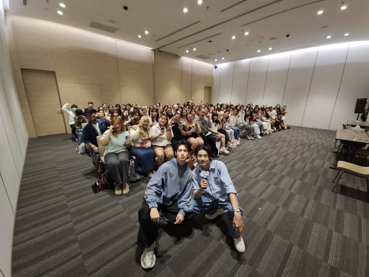 GmmtvShop's tweet image. แอลม่อน - โปรเกรส ขอบคุณทุกคนนะครับ ที่มาเจอกันกิจกรรม Fan Sign งานนายอินทร์สนามอ่านเล่น ตอน อ่านเข้าเส้น(ชัย) วันนี้ครับ

@almondsleepp @___progresss___

#สนามอ่านเล่น2026xAlmondProgress
#GMMTV