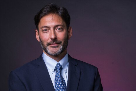 🚨🇬🇧 INDIAN NATIONAL VIJAY RANGARAJAN LINKED TO CHAGOS DEAL

Vijay Rangarajan, an Indian national born in New Delhi, has been identified as a senior official behind the Chagos Islands decision.

British territory was handed to Mauritius, a majority-Indian state, raising serious