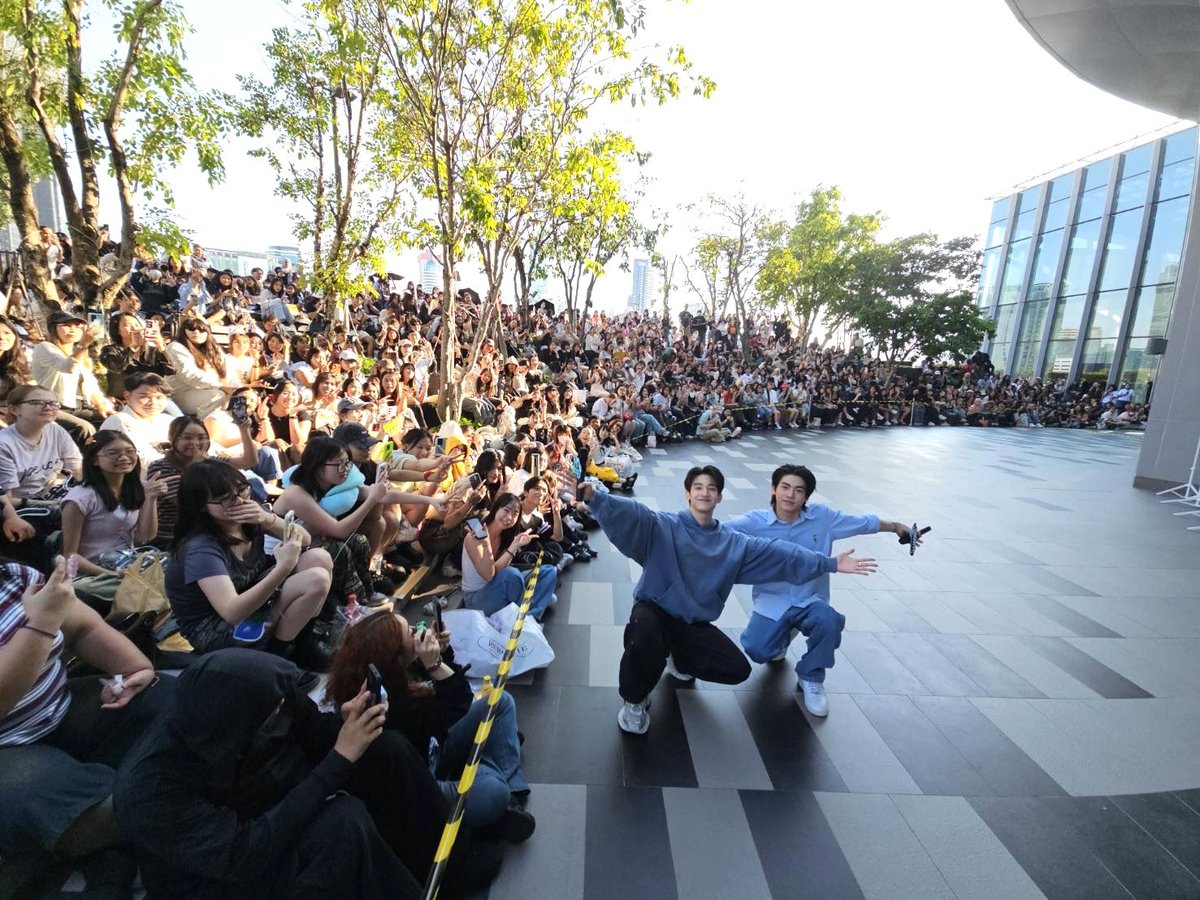 GmmtvShop's tweet image. แอลม่อน - โปรเกรส ขอบคุณทุกคนอีกครั้งสำหรับวันนี้ ดีใจมาก ๆ ที่ได้มาเจอกับทุกคน แล้วมาเจอกันอีกนะครับ

@almondsleepp @___progresss___

#สนามอ่านเล่น2026xAlmondProgress
#GMMTV