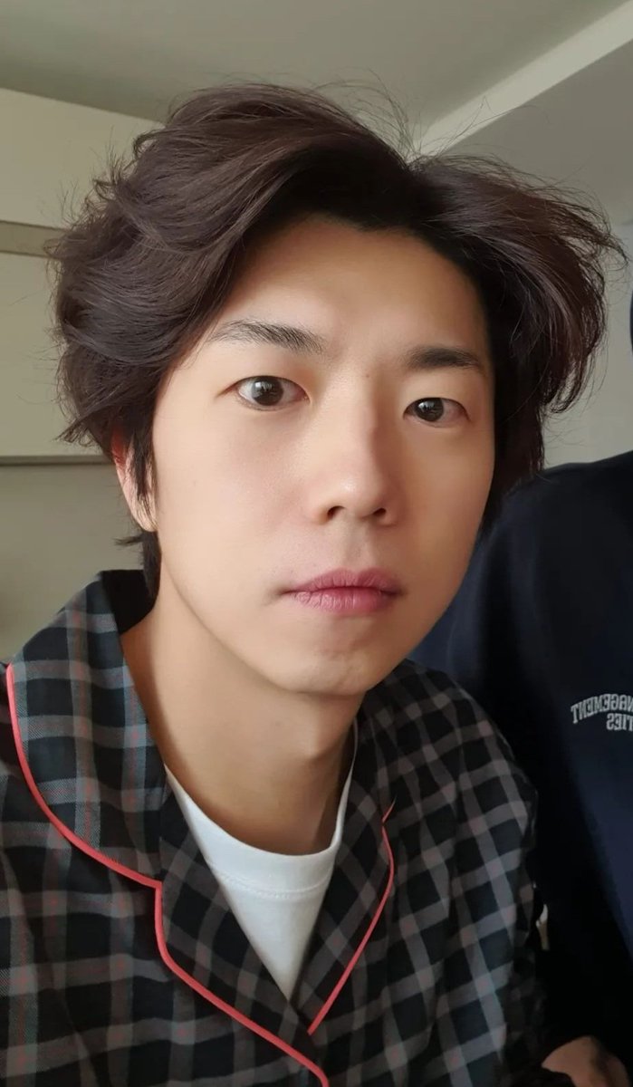 취침있는 촬영때 꼬박꼬박 잠옷세트로 준비해서 입는거 너무 귀여워. ㄹㅇ막둥이같음