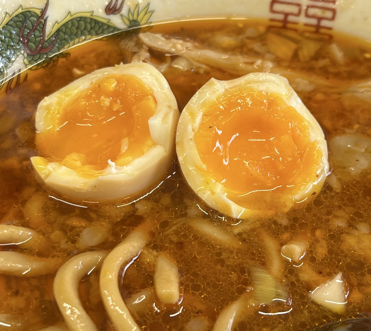 grp503mk's tweet image. さっきは朝食🤭🍜lunchはヒーヒー祭りで久しぶりの漢道へ🚗³₃
こちらも🦐で仲良くオヤジstyleに😜野菜抜きで玉ねぎ投入ラー油でしっかり海老の風味が味わえて流石な食べ方👍( •̀ω•́ )و✧ｳﾏｲ
愛のある美味しい🍜🎁ありがとうございました🤣🙏
#らーめん漢道
#限定漢の海老らーめん
#笠間市旭町