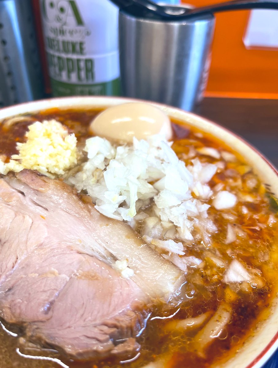 grp503mk's tweet image. さっきは朝食🤭🍜lunchはヒーヒー祭りで久しぶりの漢道へ🚗³₃
こちらも🦐で仲良くオヤジstyleに😜野菜抜きで玉ねぎ投入ラー油でしっかり海老の風味が味わえて流石な食べ方👍( •̀ω•́ )و✧ｳﾏｲ
愛のある美味しい🍜🎁ありがとうございました🤣🙏
#らーめん漢道
#限定漢の海老らーめん
#笠間市旭町