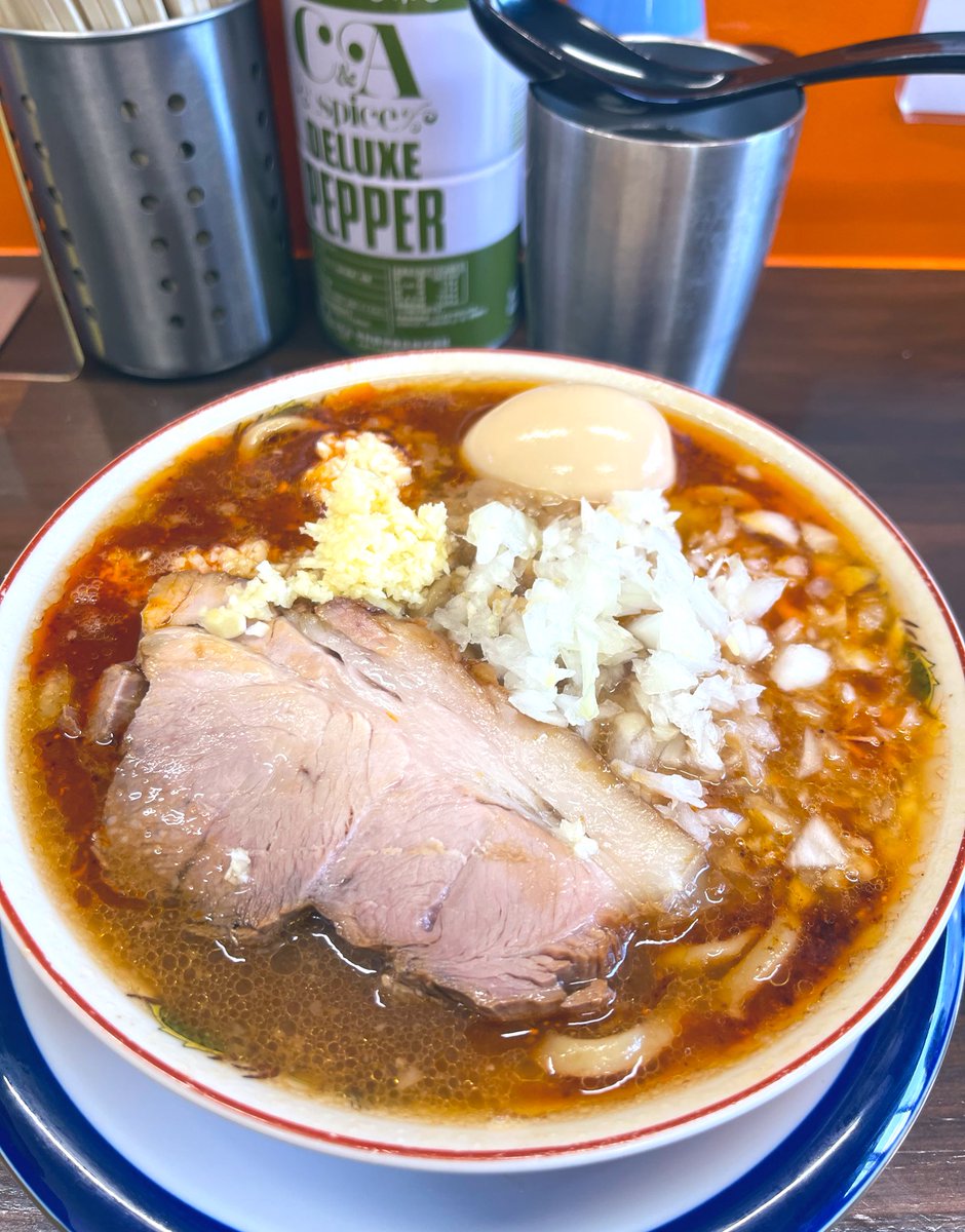 grp503mk's tweet image. さっきは朝食🤭🍜lunchはヒーヒー祭りで久しぶりの漢道へ🚗³₃
こちらも🦐で仲良くオヤジstyleに😜野菜抜きで玉ねぎ投入ラー油でしっかり海老の風味が味わえて流石な食べ方👍( •̀ω•́ )و✧ｳﾏｲ
愛のある美味しい🍜🎁ありがとうございました🤣🙏
#らーめん漢道
#限定漢の海老らーめん
#笠間市旭町