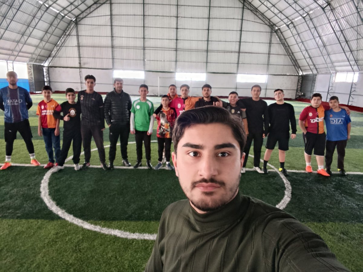 Ders gruplarımızla kahvaltı ve halı saha etkinliği gerçekleştirildi.