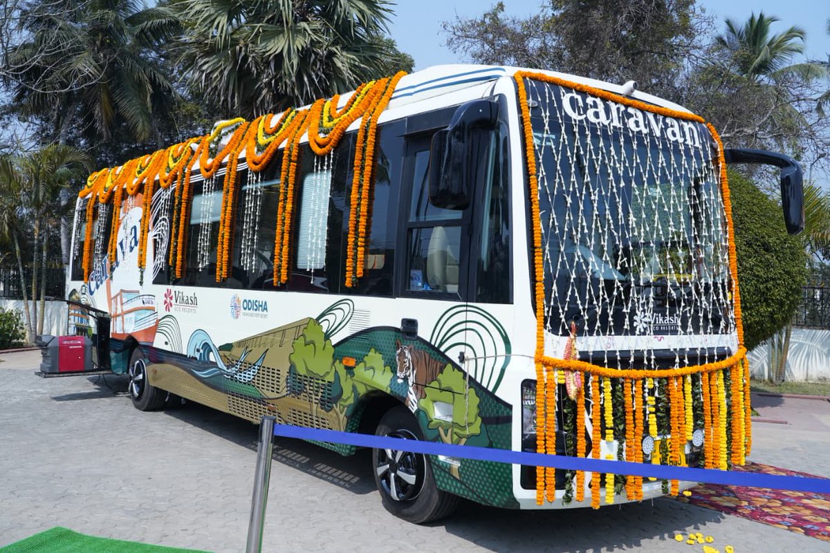 PravatiPOdisha's tweet photo. ଆଜି ପବିତ୍ର ମାଘ ସପ୍ତମୀ ଅବସରରେ ଓଡ଼ିଶାରେ ପ୍ରଥମ ଥର ପାଇଁ ୨ଟି ବିଳାସମୟ କାରାଭାନ୍‌ର ଶୁଭାରମ୍ଭ କରାଗଲା ।  ବିଶ୍ୱସ୍ତରୀୟ ସୁବିଧା ଥିବା ଏହି ଦୁଇଟି କାରାଭାନ୍‌ ଓଡ଼ିଶା ଆସୁଥିବା ପର୍ଯ୍ୟଟକମାନଙ୍କ ଅନୁଭୂତିକୁ ଆହୁରି ସୁନ୍ଦର ଏବଂ ଆକର୍ଷଣୀୟ କରିବାରେ ସହାୟକ ହେବ । ଏହି ୨ଟି ବିଳାସମୟ କାରାଭାନ୍‌ର ଶୁଭାରମ୍ଭ ଦୃଷ୍ଟିରୁ ଆଜିର ଦିନ ଓଡ଼ିଶାର ପର୍ଯ୍ୟଟନ ଇତିହାସରେ ଏକ ନିଆରା ଦିନ ହୋଇ ରହିବ ।  

ଏହି କାର୍ଯ୍ୟକ୍ରମରେ ପର୍ଯ୍ୟଟନ ବିଭାଗର ନିର୍ଦ୍ଦେଶକ ଦୀପଙ୍କର ମହାପାତ୍ର, ପର୍ଯ୍ୟଟନ ବିଭାଗର ଅନ୍ୟ ଅଧିକାରୀଗଣ, ବିକାଶ ଇକୋ ରିସୋର୍ଟର ସିଏମ୍‌ଡି ଭି ଶ୍ରୀନିବାସ, ବିଦ୍ୟା ବିକାଶ ଗ୍ରୁପ୍‌ର ସିଏମ୍‌ଡି ଜି ଭାସ୍କର ରାଓ ଏବଂ ବିଦ୍ୟା ବିକାଶ ଗ୍ରୁପ୍‌ର କର୍ମକର୍ତ୍ତାଗଣ ଉପସ୍ଥିତ ଥିଲେ । @odisha_tourism @TourismDptt  @EcoVikash