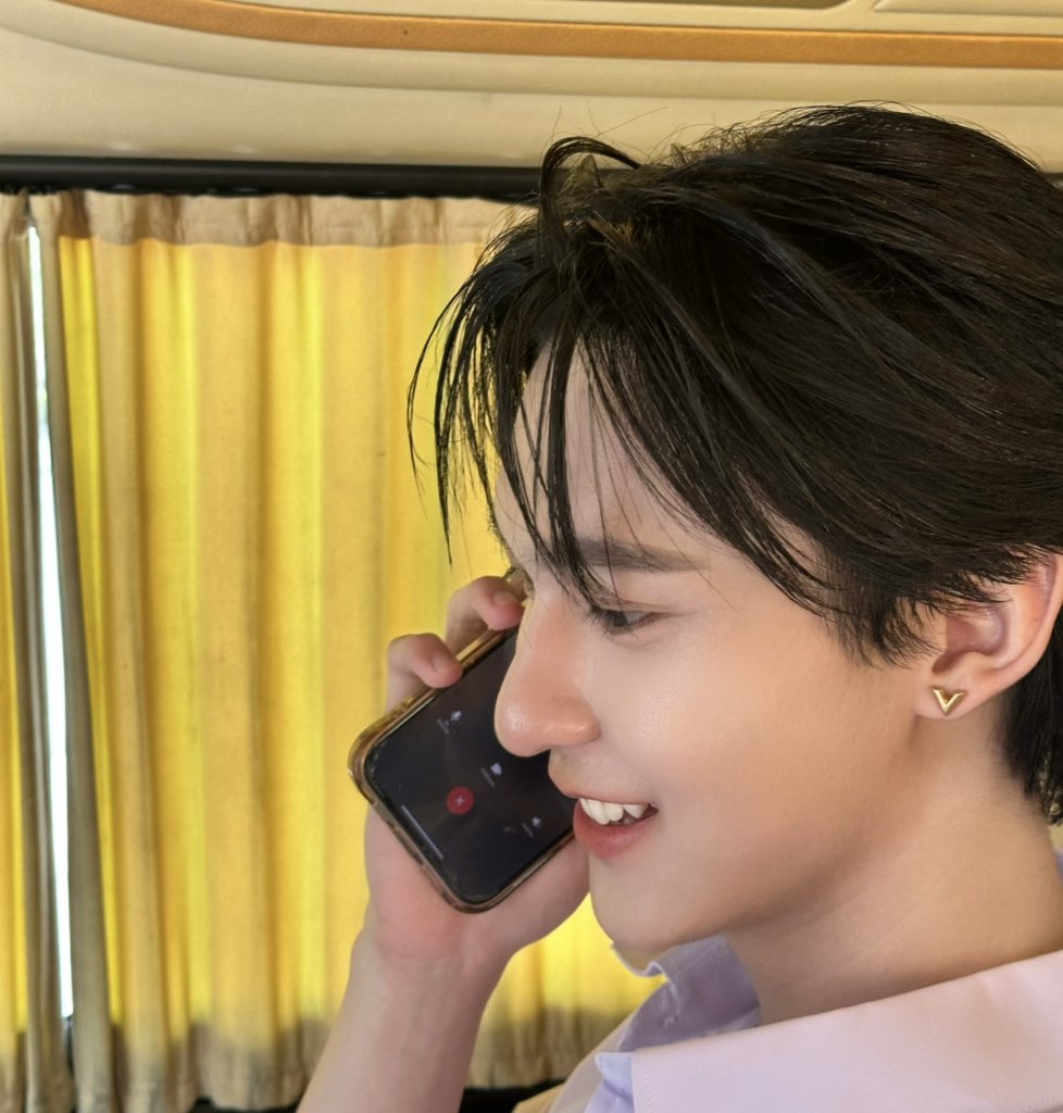 kerdomundi's tweet image. "กำลังไปหาแล้วครับ" เห้ยหาใคร ขอดูชื่อตรงหน้าจอได้มั้ย แม่ต้องการหลักฐาน🤙🏻 #rryjinnn