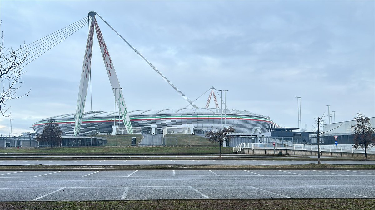 Meinster95's tweet photo. Casa 🤍🖤 
#JuveNapoli https://t.co/uUAyqNpDZj