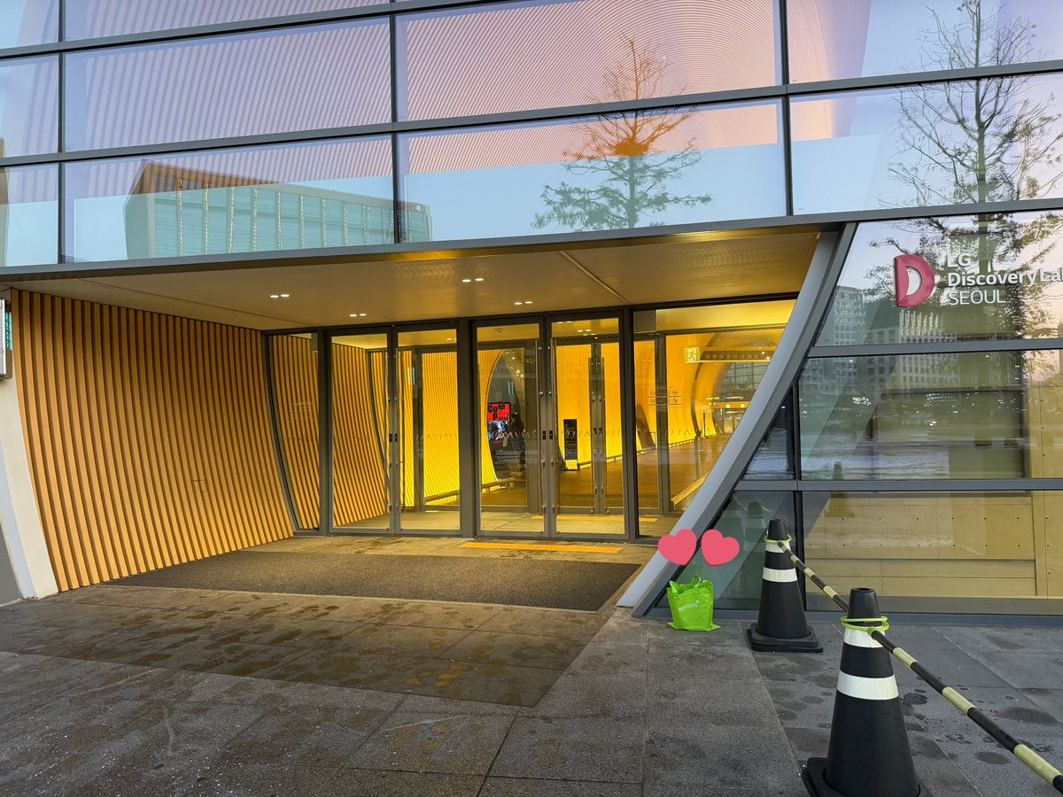 커피차 서포트 후 남은 스티커와 컵홀더가 조금 있어서
코코넛 분들과 나누려고 합니다!

📍 극장 외부에서 배포 예정이에요.
날씨가 추우니 따뜻하게 입고 오세요!
항상 감사합니다 💛