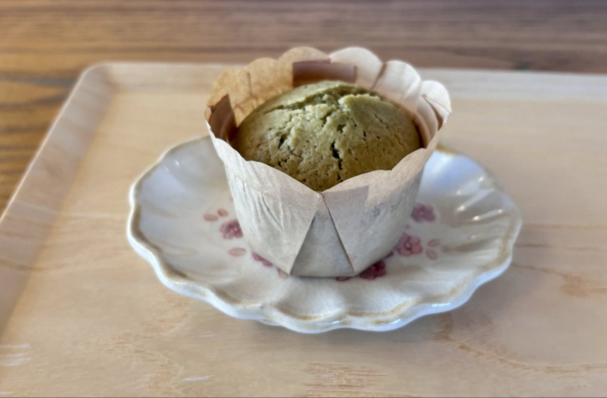 抹茶黒豆マフィン。一年に一度のお正月の黒豆も息子が喜んでくれるのなら来年も作ろうと思う。大量に出来るので冷凍して、マフィンに使えるじゃん！と今年新たな発見。