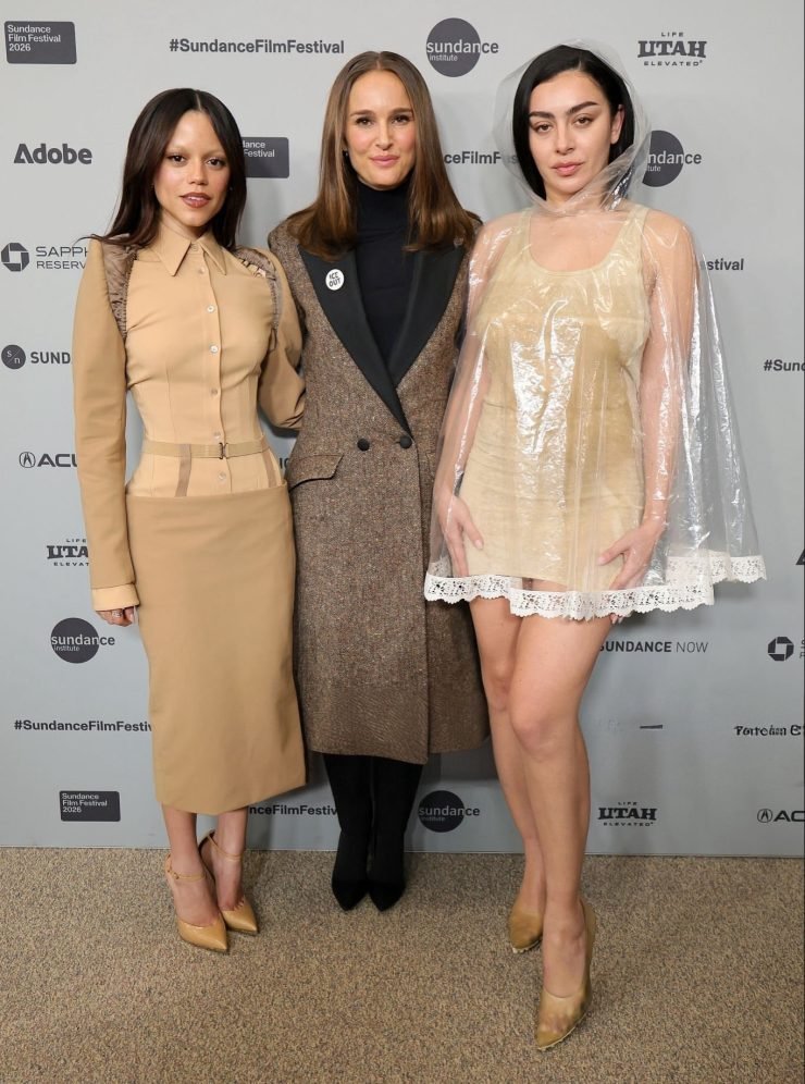 nattyfanstar's tweet photo. ”The Gallerist” Premiere https://t.co/wDJCPyNvF6