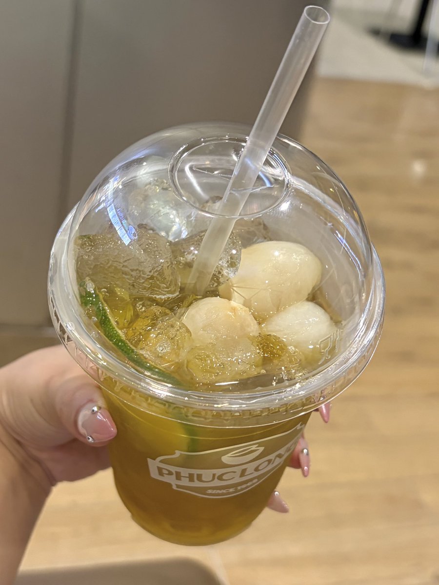 ベトナムのライチティーも飛ぶ程美味いので共有🥤
ｺﾞﾛｯｺﾞﾛライチにライチ風味ジャスミンティーが癖になるからベトナム行く度飲んでる
