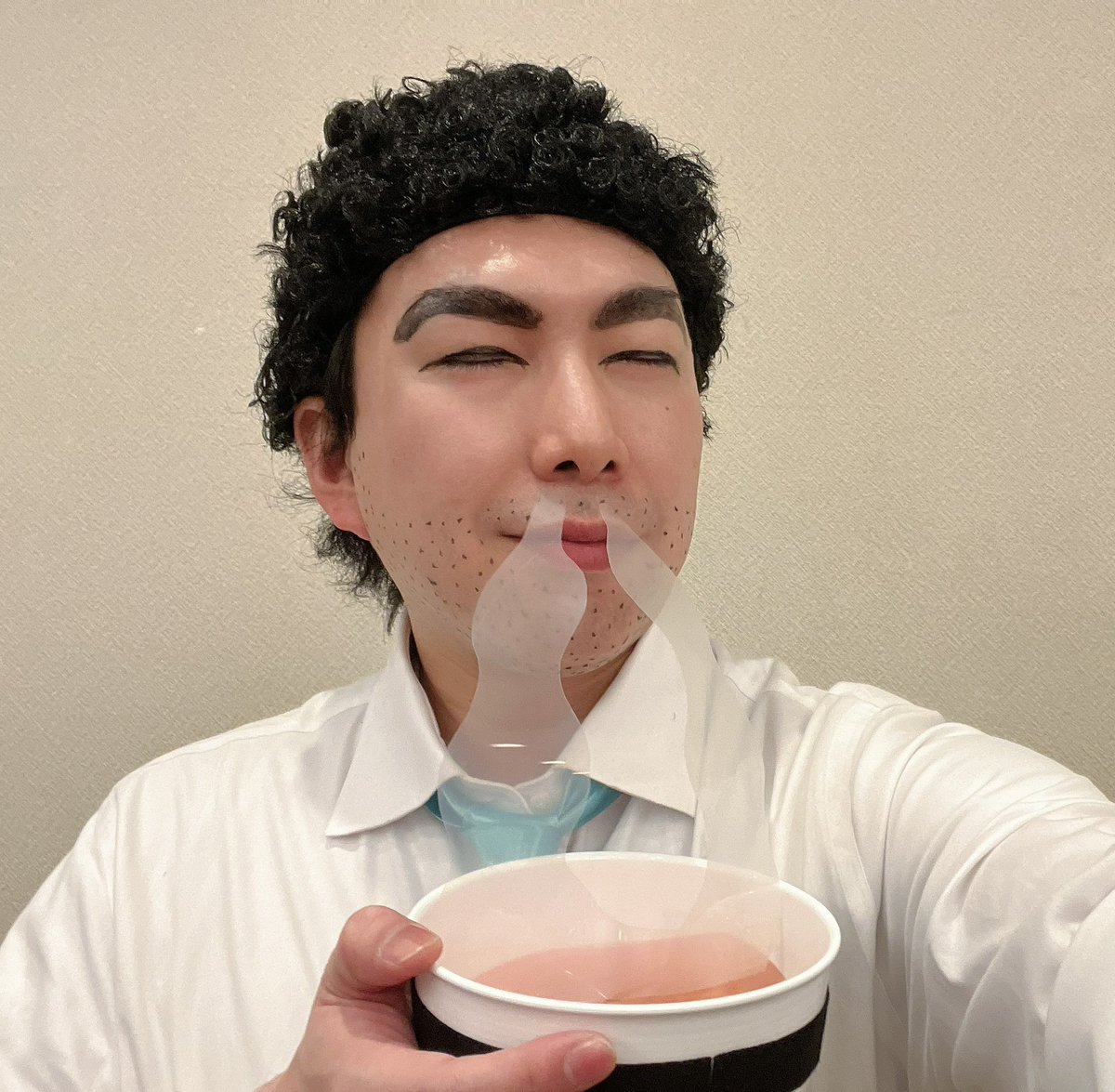 shirasu_yb's tweet photo. ここが #TAKCOS か～
テーマパークに来たみたいだぜ
テンション上がるなぁ～

自分を野原ひろしと思いこんでいる一般人のコスプレで参加しました✨️ https://t.co/ay0P3M1OXU