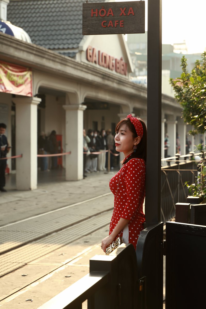 LifeInFramesHK's tweet photo. A Tet portrait at Long Bien Station — soft light, old rails, Hanoi.
#TetInHanoi #LongBienStation #VietnamSpring #StreetPhotography #HanoiMoments https://t.co/M3dYrmwt3O