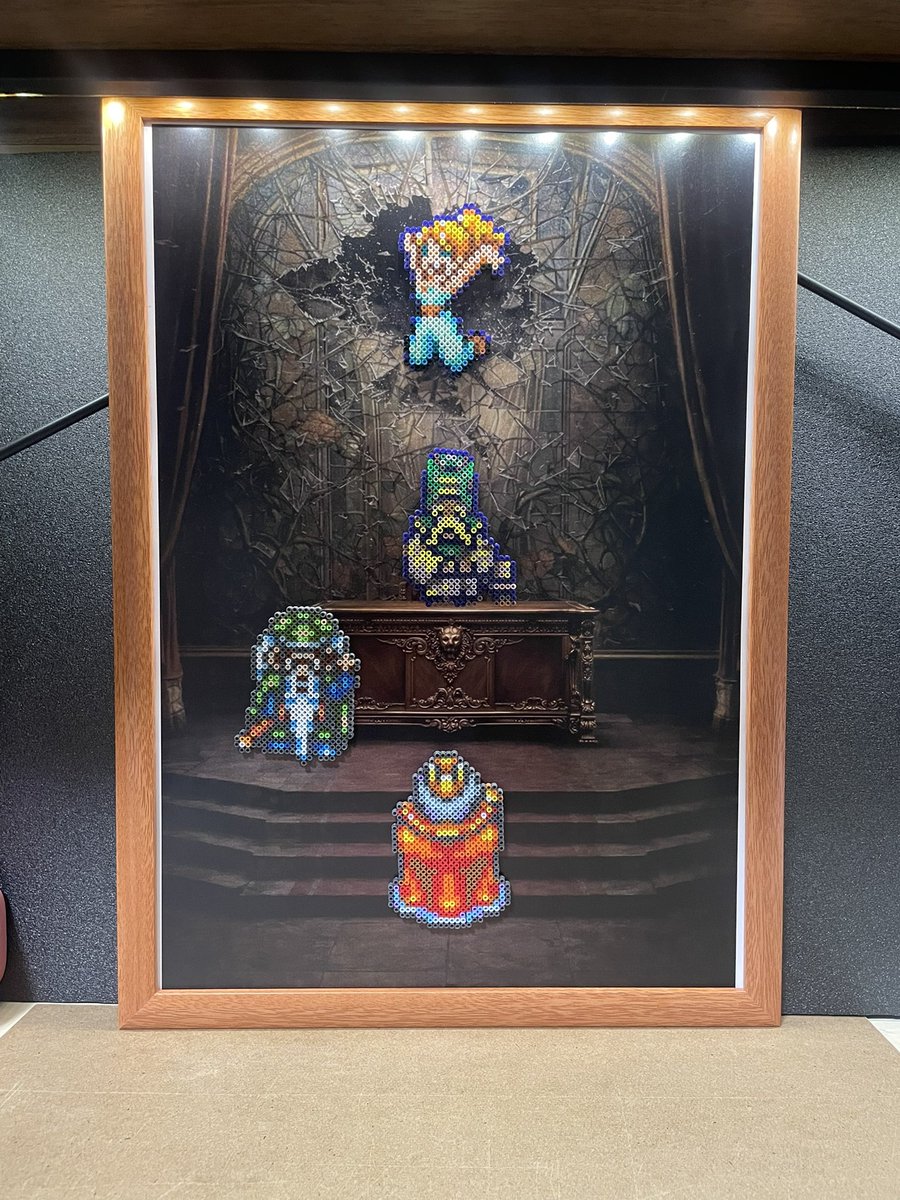 hagichan522's tweet image. アイロンビーズ作るクロノトリガー

私の作る裁判のシーンはこうですね。

自作の画像にキャラクターを入れるのにハマってます。
#アイロンビーズ　#ChronoTrigger
 #pixelart