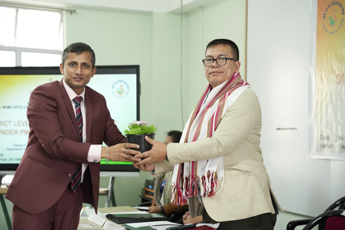 BrMSMEDFOAizawl's tweet photo. A District Level Awareness Programme on the PM Vishwakarma Scheme was successfully organized on 14 January 2026 at Pisa Pui Hall, DC Office, Aizawl, by the Br. MSME-DFO, Aizawl
https://t.co/PTkoQk2wF6
https://t.co/A6LlWEnmRt
#PMVishwakarma https://t.co/PlQaPtElFe